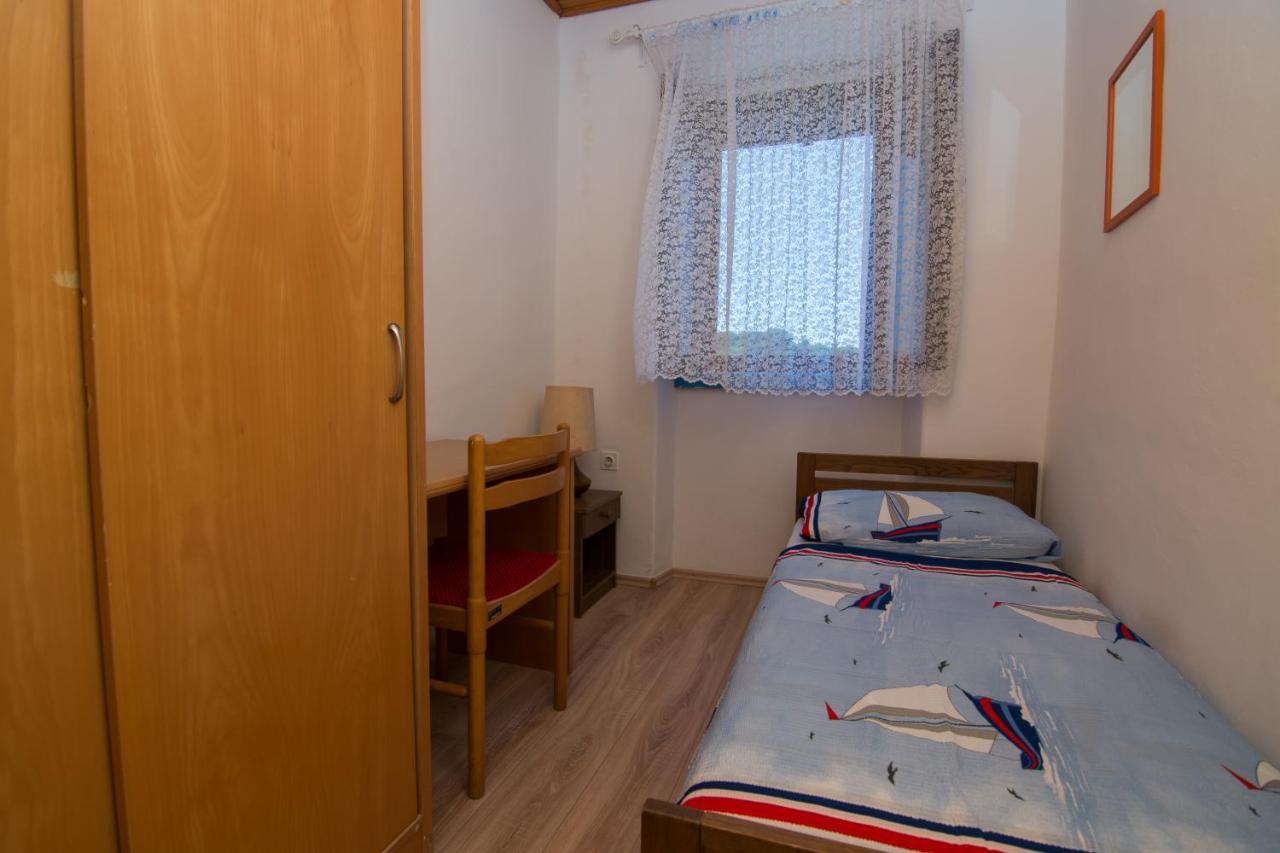 Hostel Flora マリ・ロシニュ エクステリア 写真