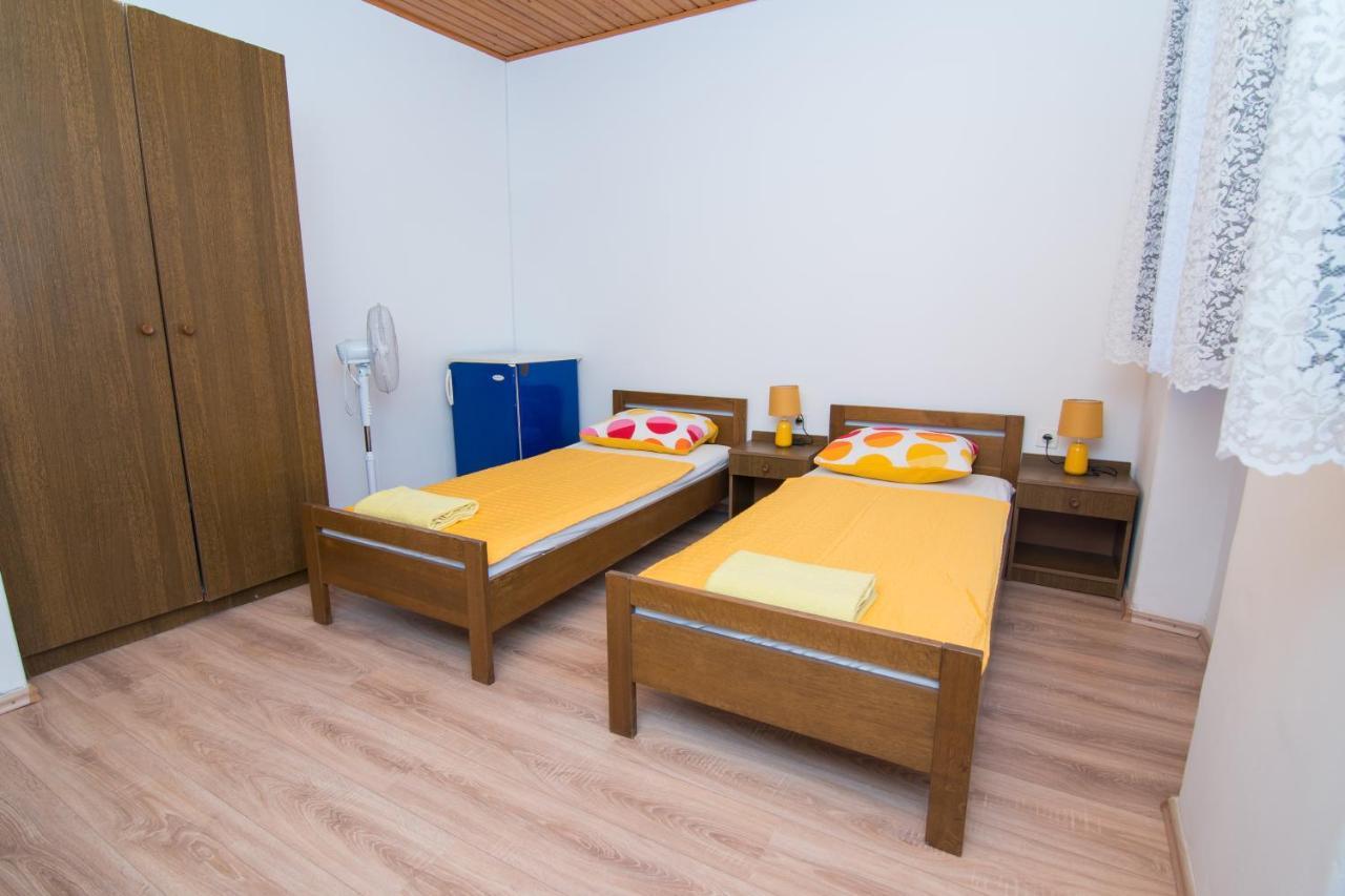 Hostel Flora マリ・ロシニュ エクステリア 写真