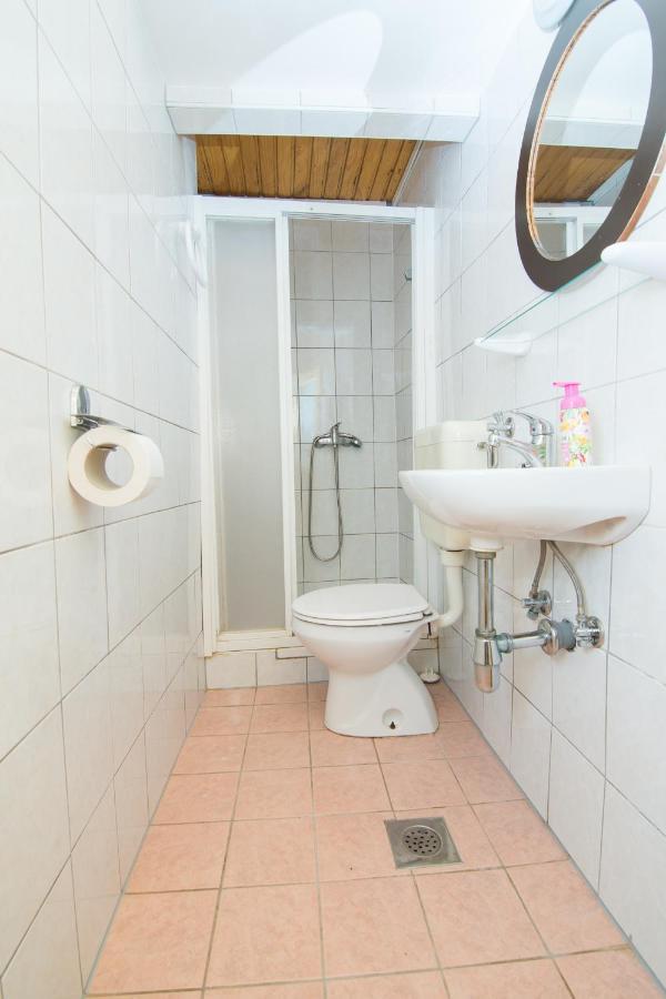 Hostel Flora マリ・ロシニュ エクステリア 写真